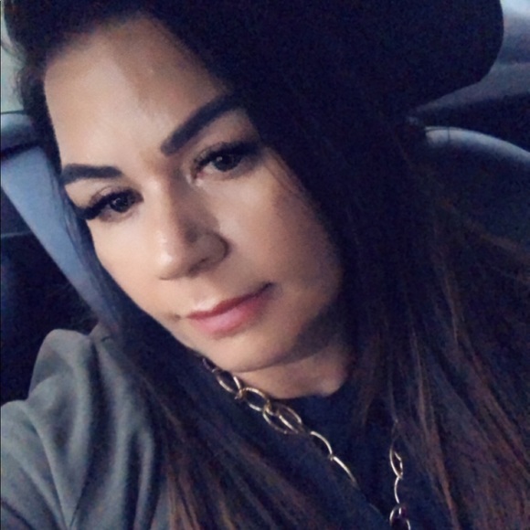 Meet your Posher, Jennifer - Picture 2 of 3